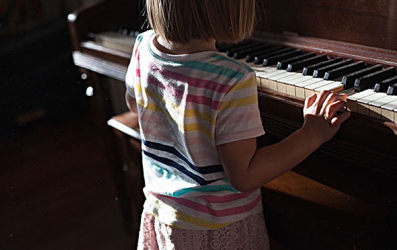 鋼琴最佳學年齡段_鋼琴年齡最佳學歷是什么_學鋼琴的最佳年齡